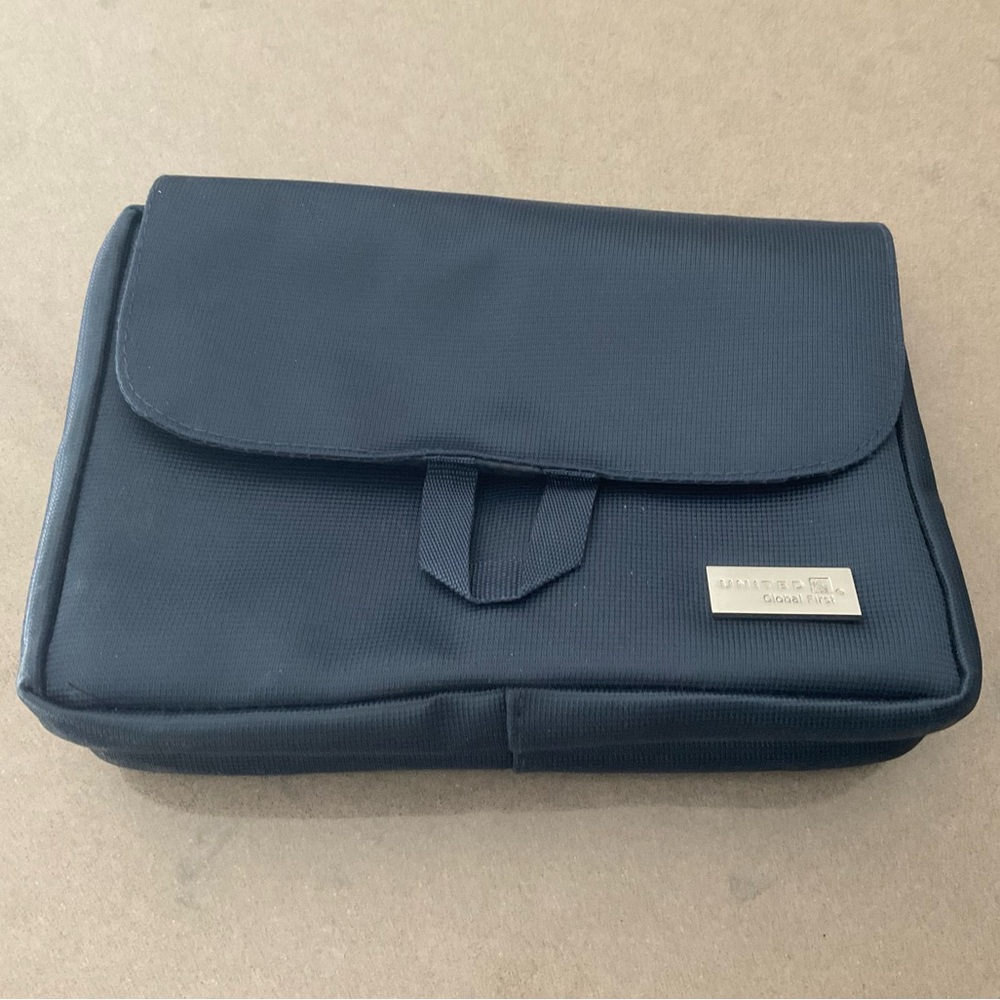 United “Global First” Travel Amenity Bag UNISEX